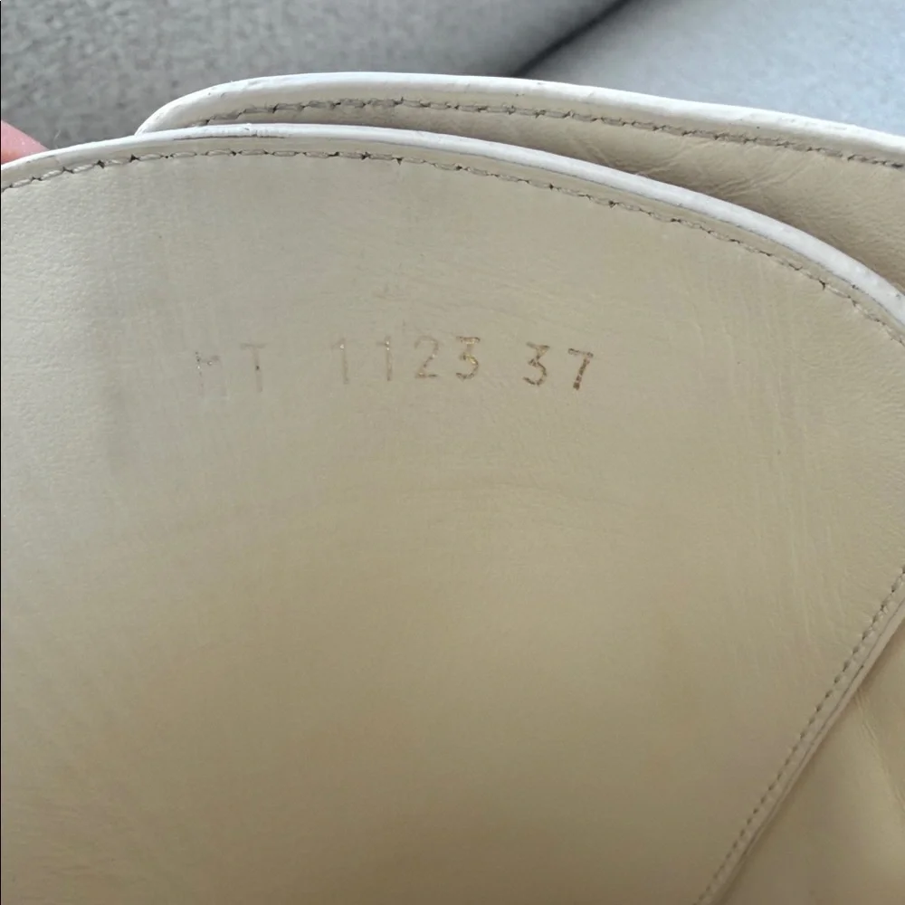 Dior D-Unit Ankle Boot
White Quilted Cannage Calfskin size 37 - Picture 6 of 9